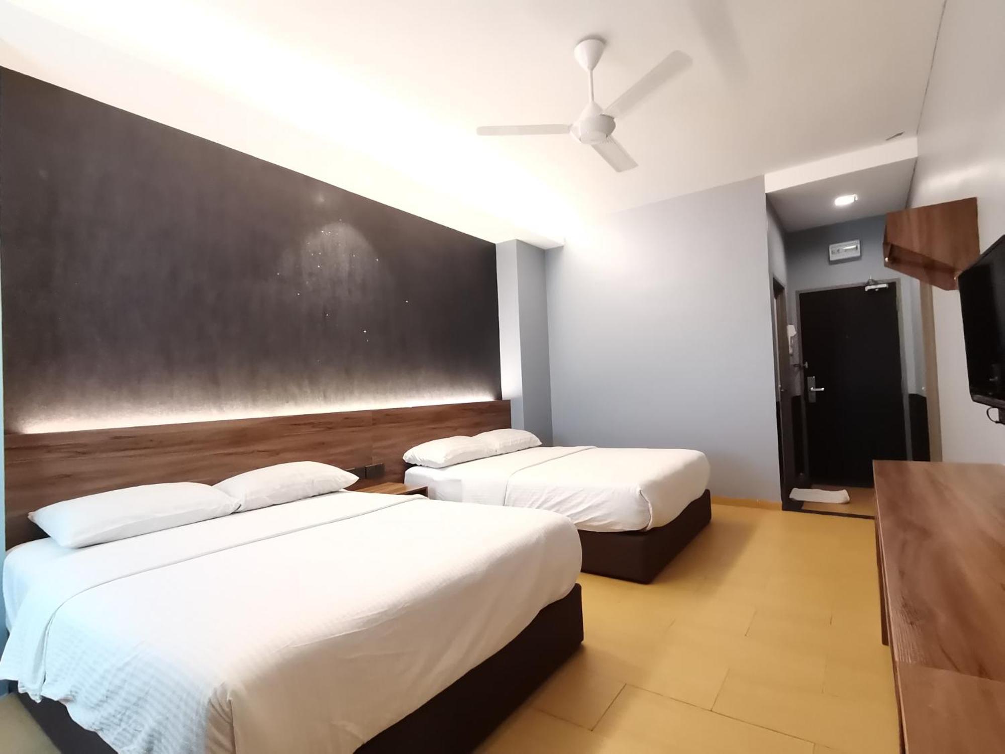 Lumut Hotel Exterior photo