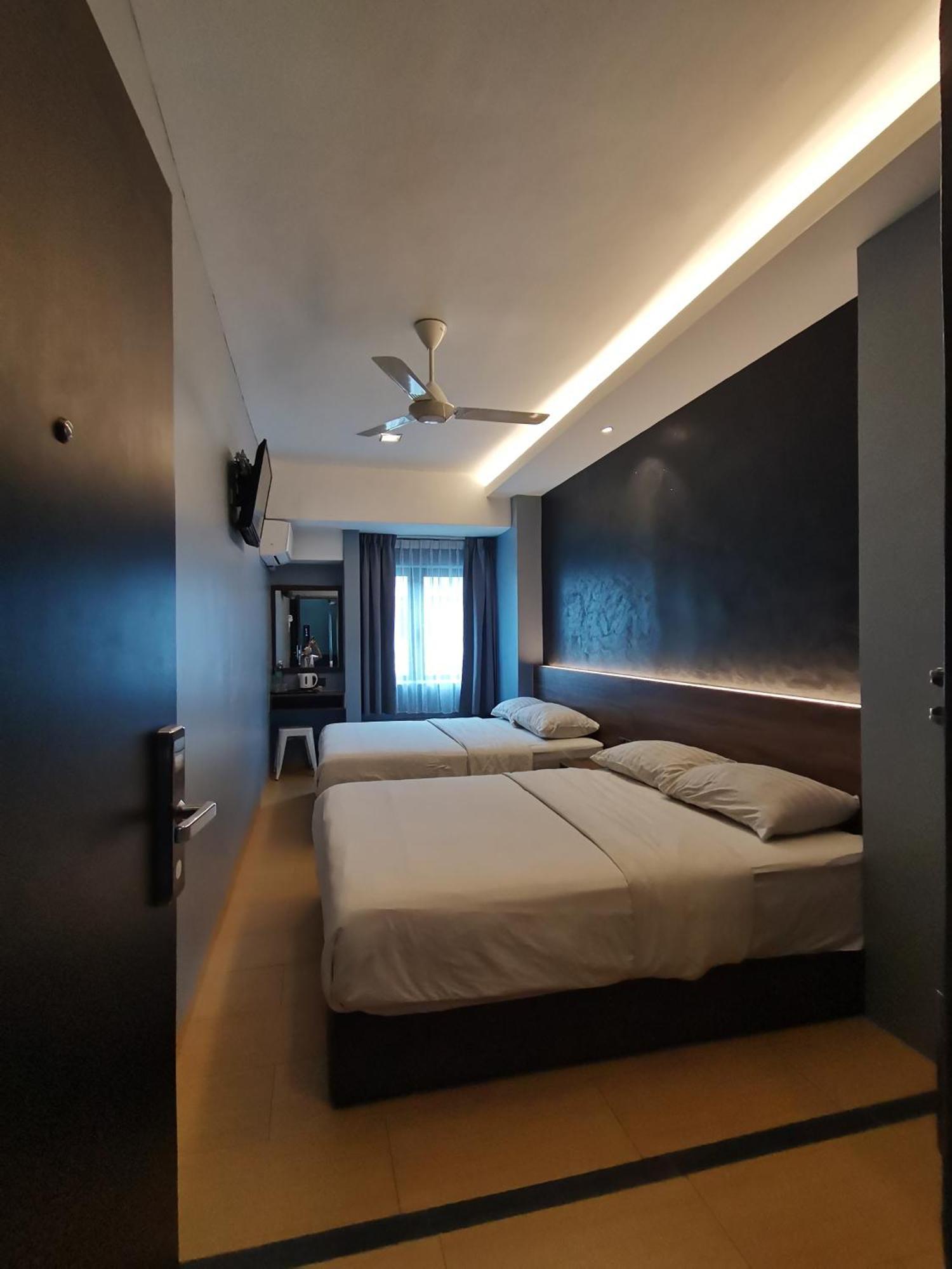 Lumut Hotel Exterior photo