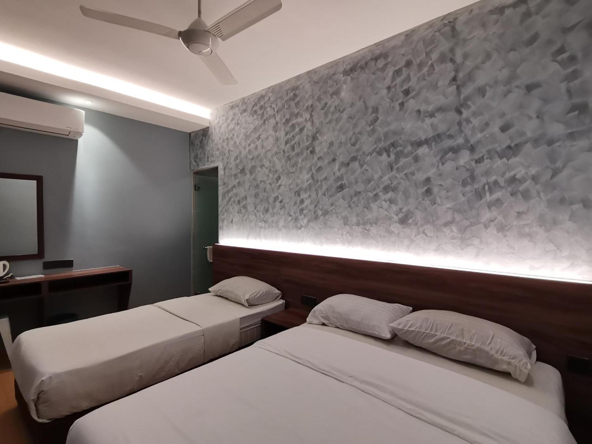 Lumut Hotel Exterior photo